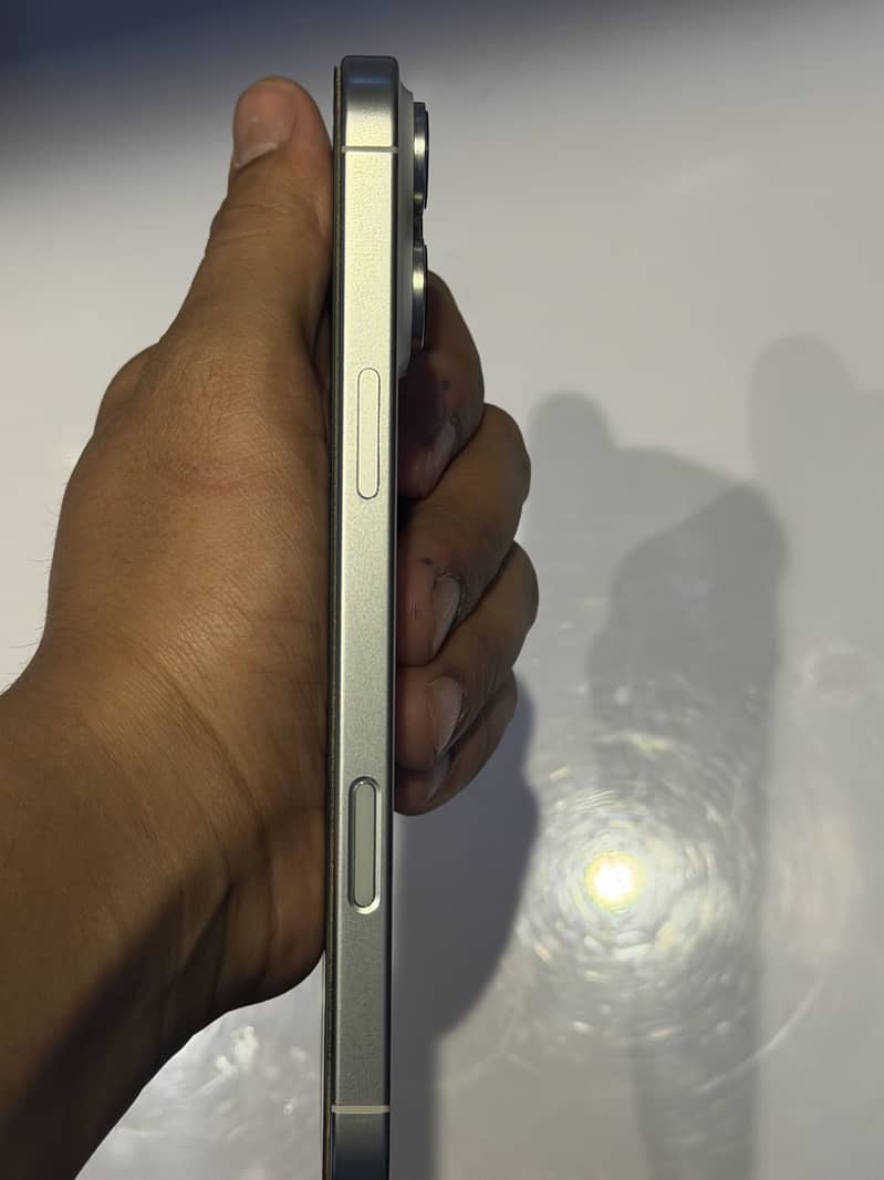 Iphone 16 pro max 5