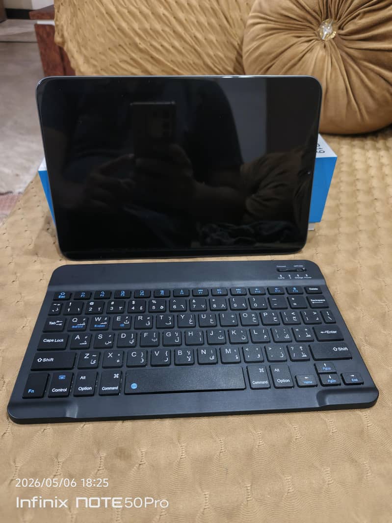 Tablet with Bluetooth keyboard 0