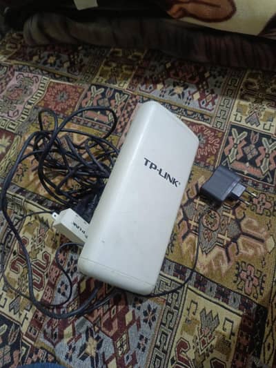 TP-LINK WIRELESS ROUTER AND NETWORK ADAPTOR