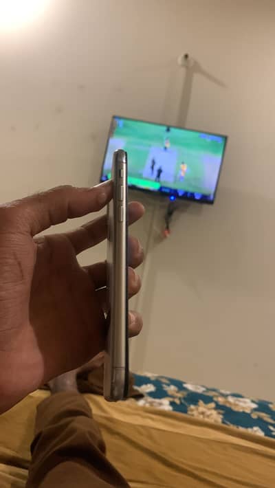 I phone x 256 officiall pta wite colour 80% hlth