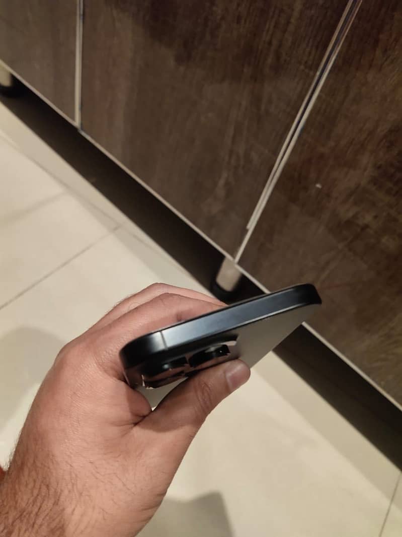 iphone 16 pro max 4