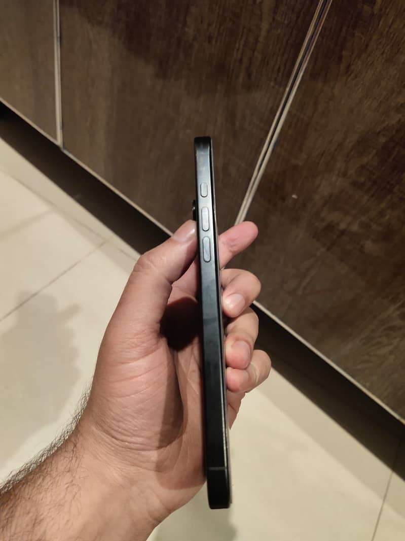 iphone 16 pro max 5