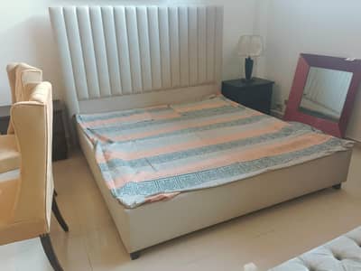Modern king bed set with vertical channel Headboard side tables