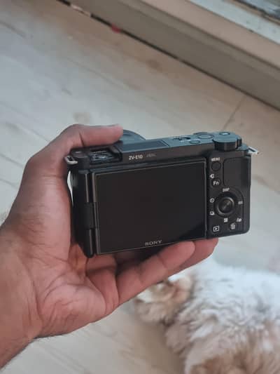 Sony ZV-E10 Mirrorless Camera + Kit Lens 16-50mm