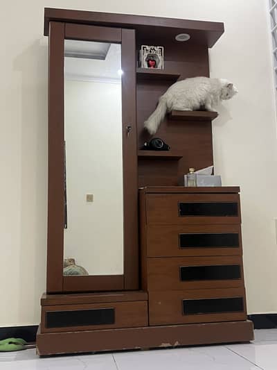 dressing table just condition 10/8 very low price