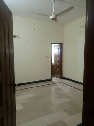 1 bed room available for rent
