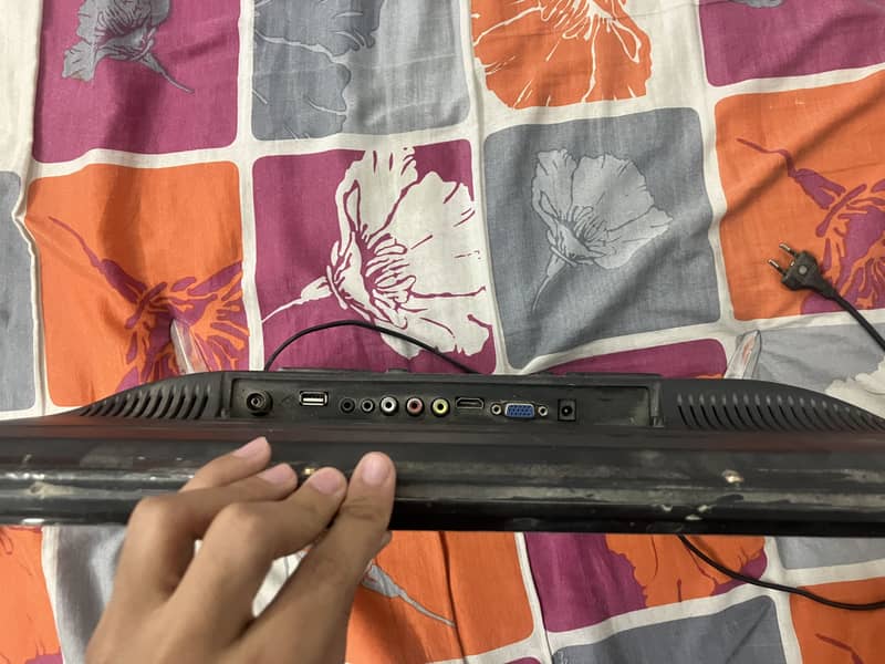 LCD TV 2