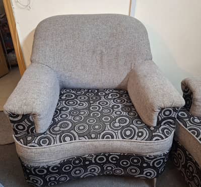 Sofa for sale (moltyfoam cushions, negotiable price, good condition