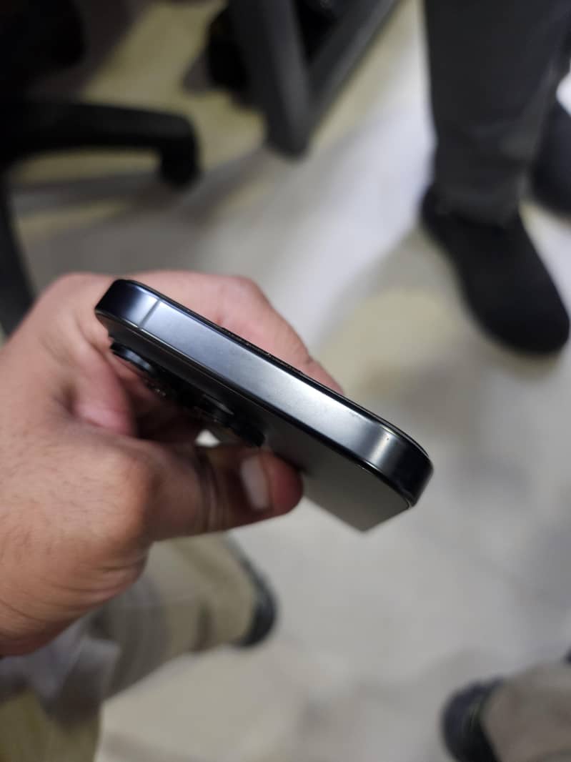 iPhone 16 Pro 1