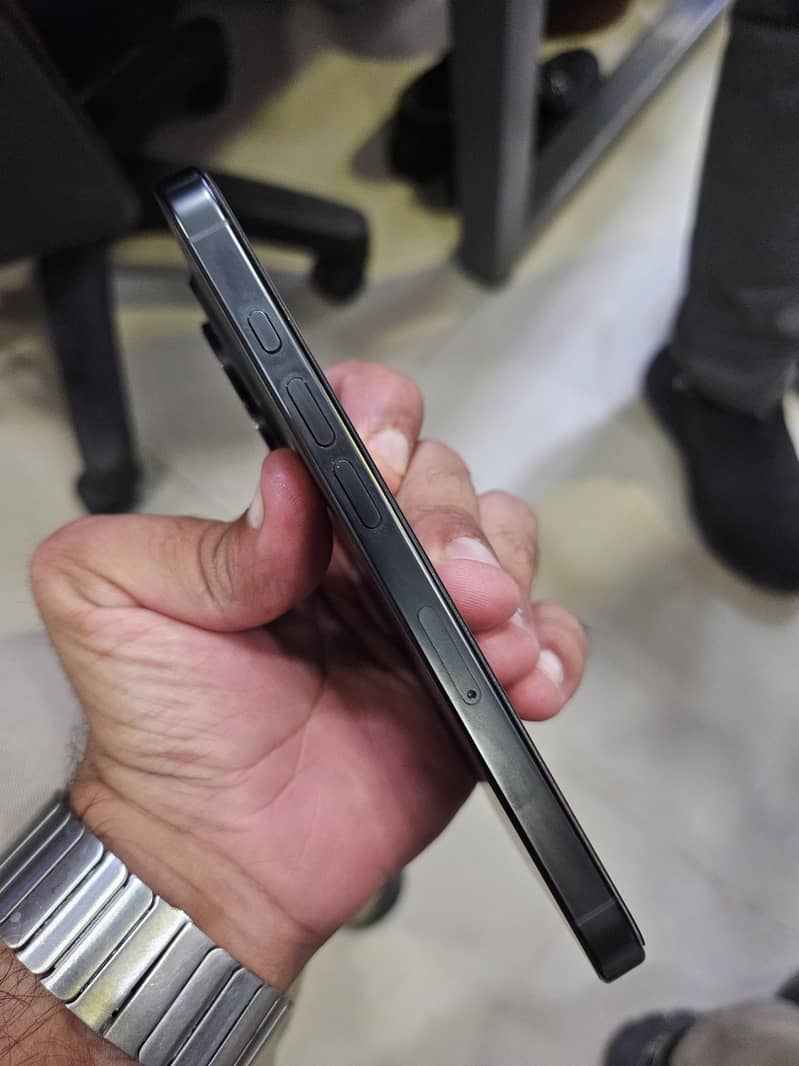 iPhone 16 Pro 2