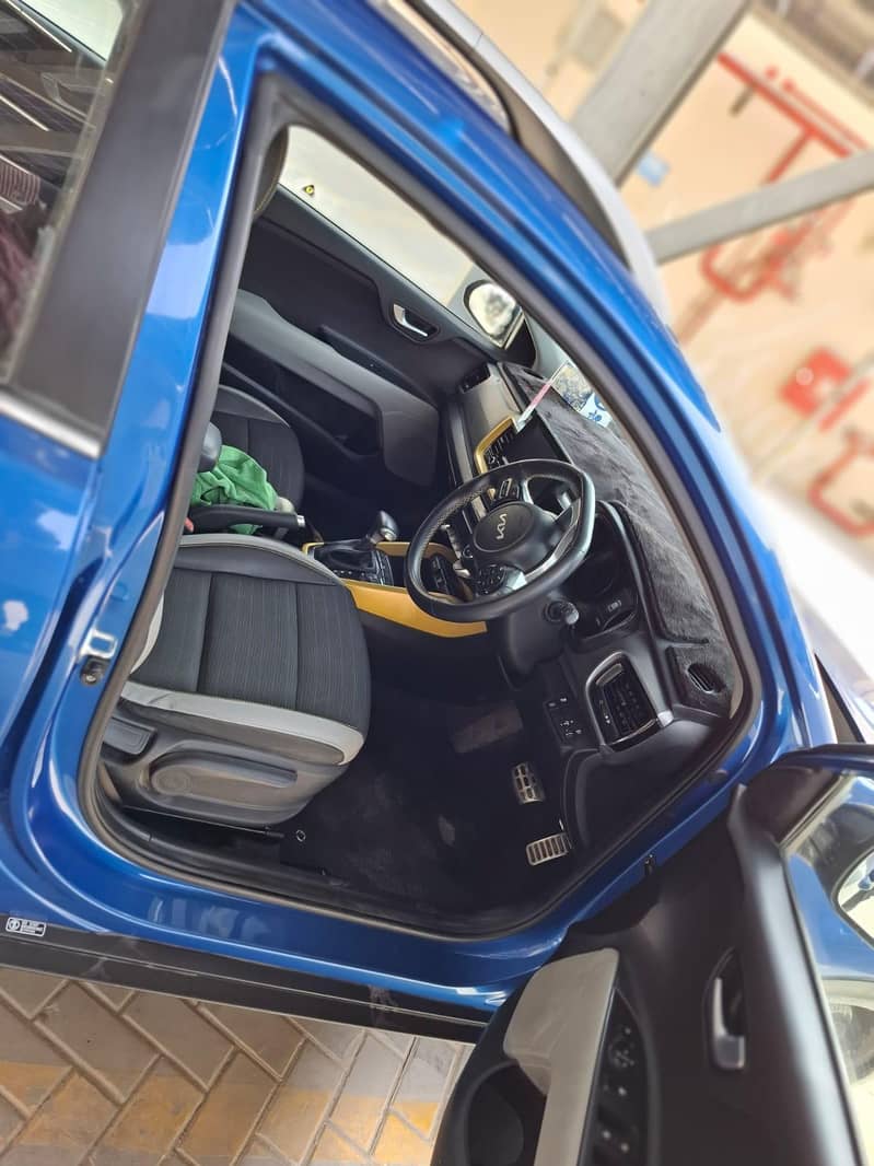 Kia stonic  2022 model automatic 3