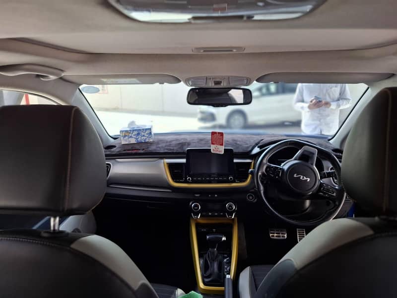 Kia stonic  2022 model automatic 4