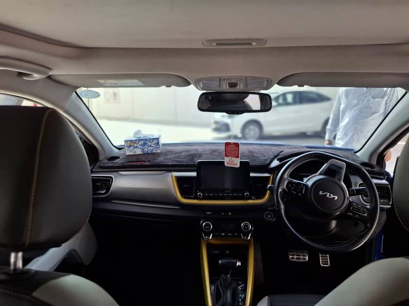 Kia stonic  2022 model automatic 5