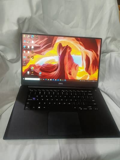 Processor: Core i5 (6th Generation)  16 GB Rem 256 GB SSD