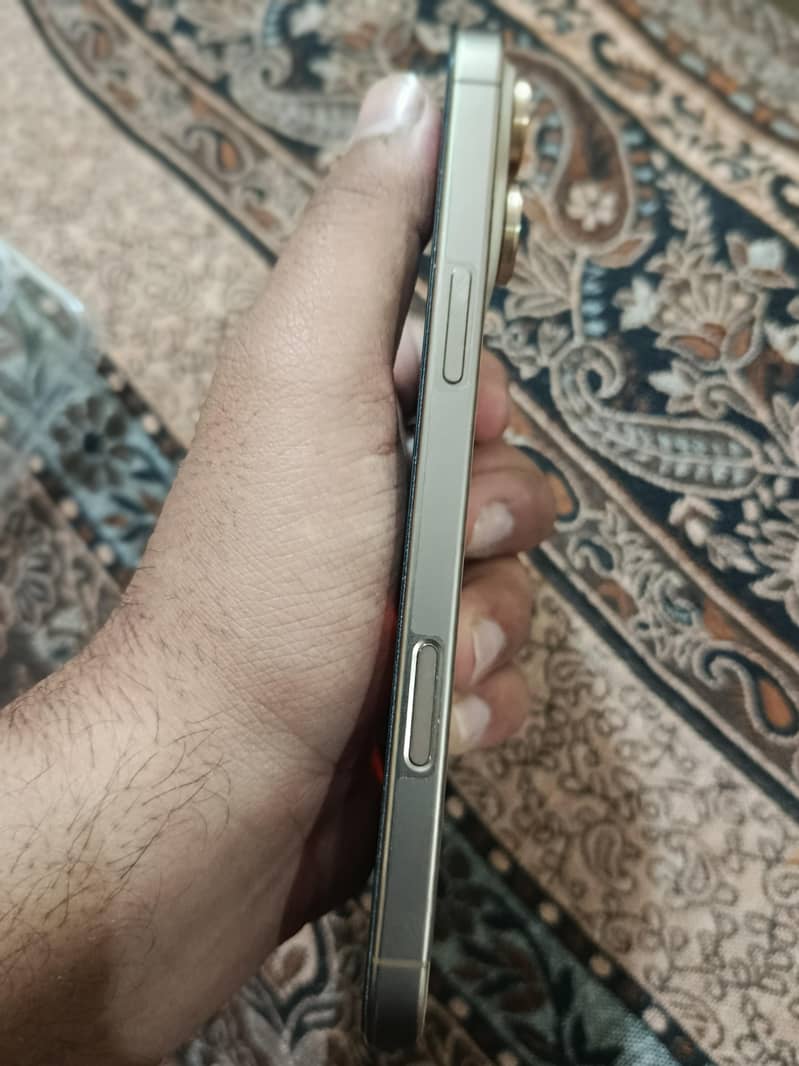 iPhone 16 proax 2