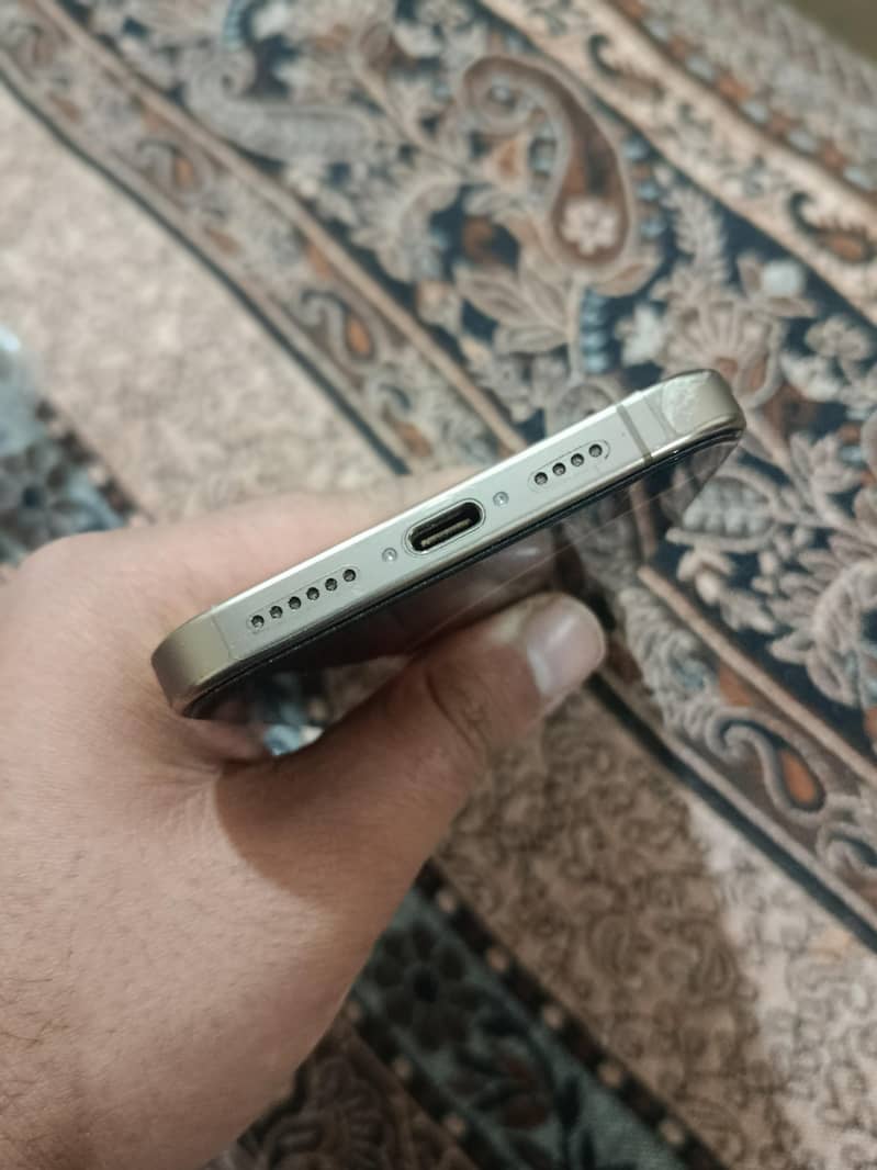iPhone 16 proax 3