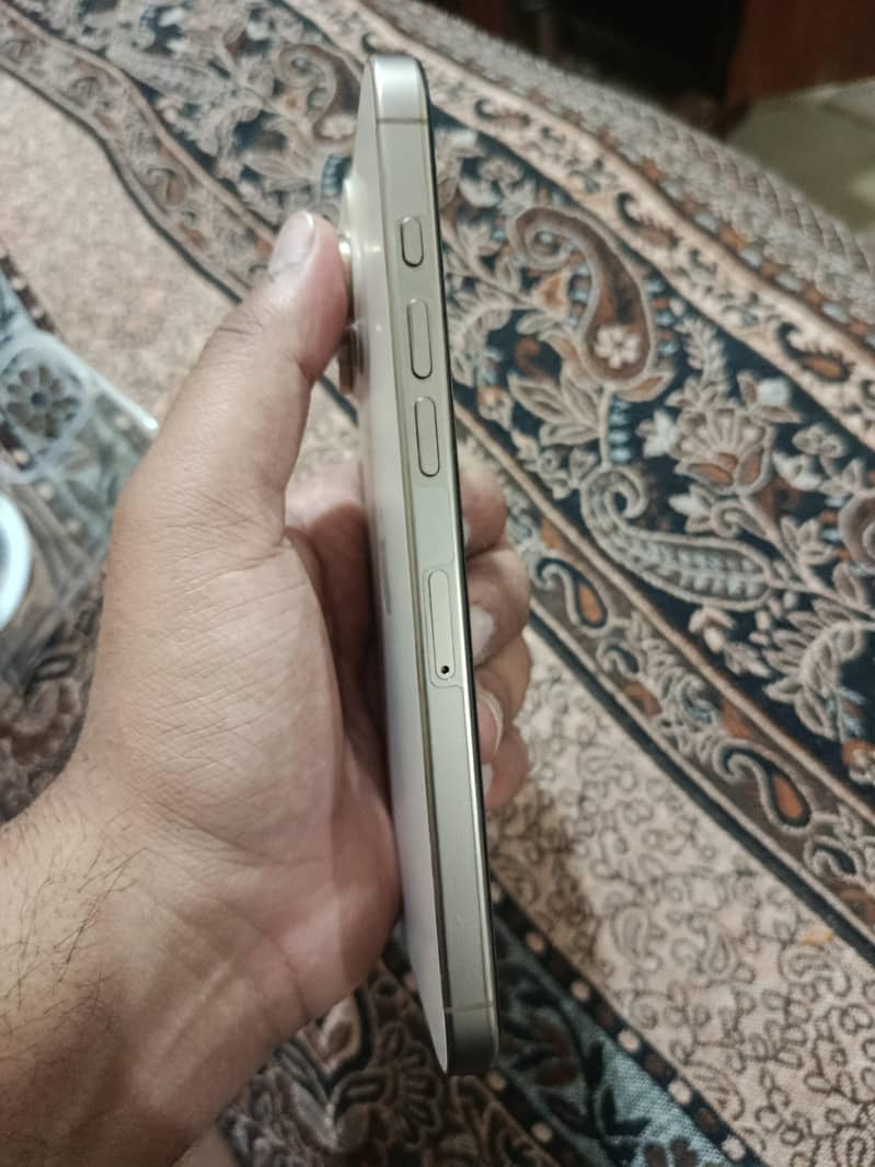 iPhone 16 proax 4