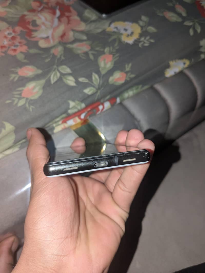 Google Pixel 6A 5