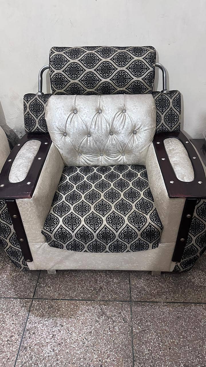 USED SOFA SET 1