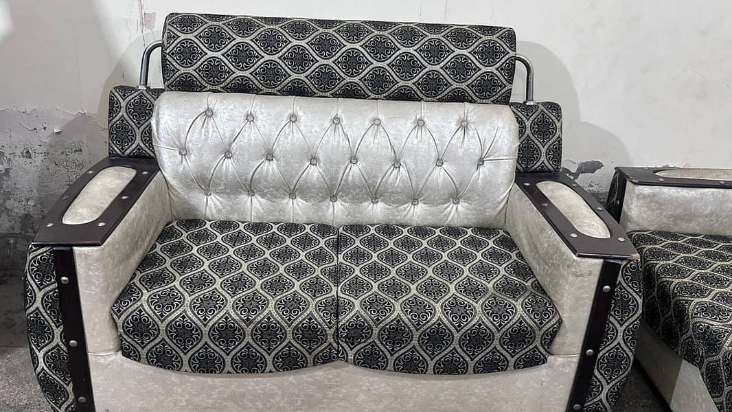 USED SOFA SET 3
