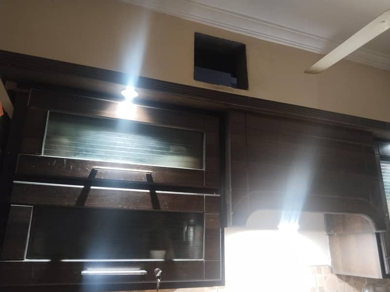 kitchen cabinets good condition 0