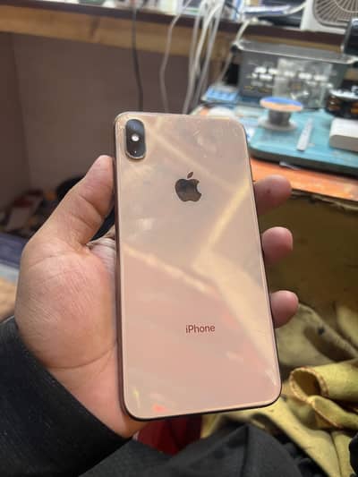 Iphone xs max golden colour. .