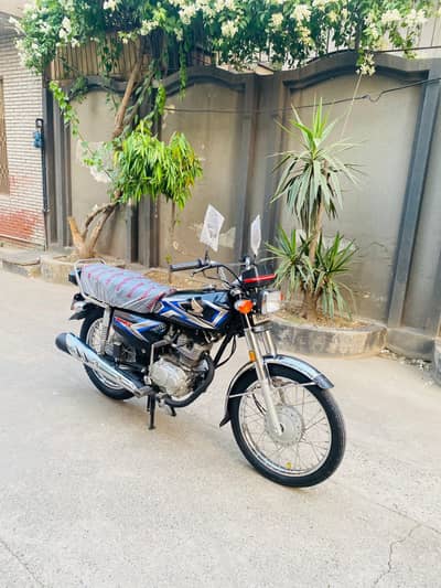 I am selling Honda CG125 2025Model total original New condition 2026