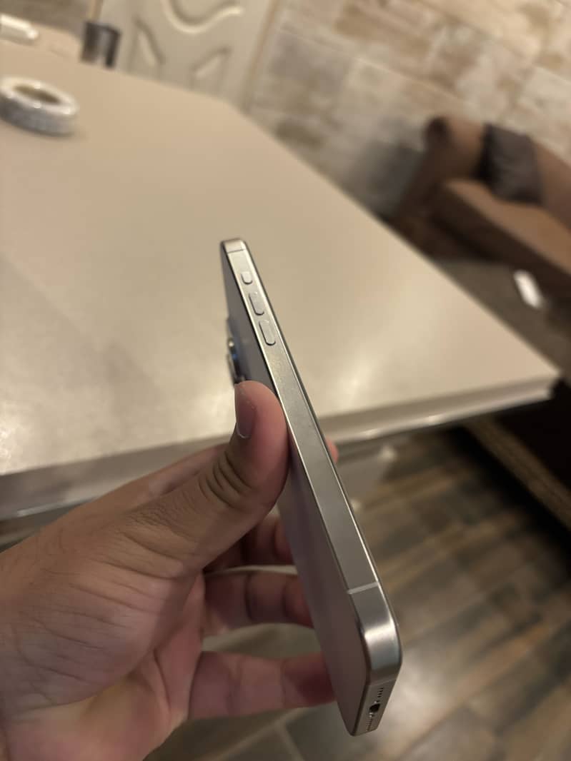 Iphone 15pro max 4