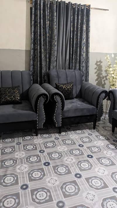 I'm selling my sofa in very neet good condition