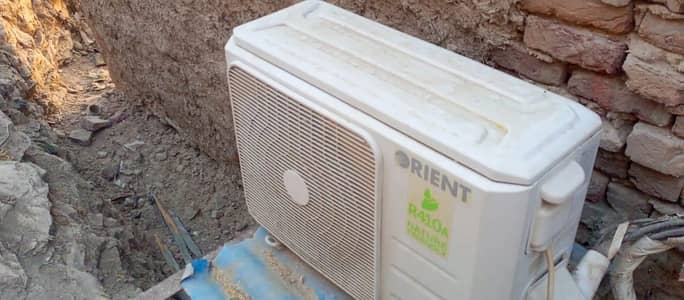 Orient 1.5 Ton AC in working condition,