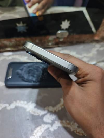 I phone 15 pro max titenum 256gb