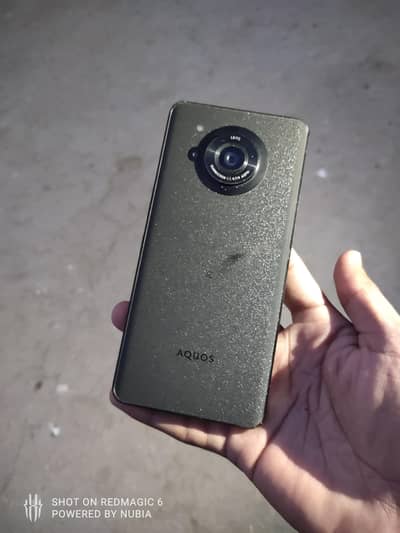 Aquos r7 12. . 256. all ok billkul thk hai