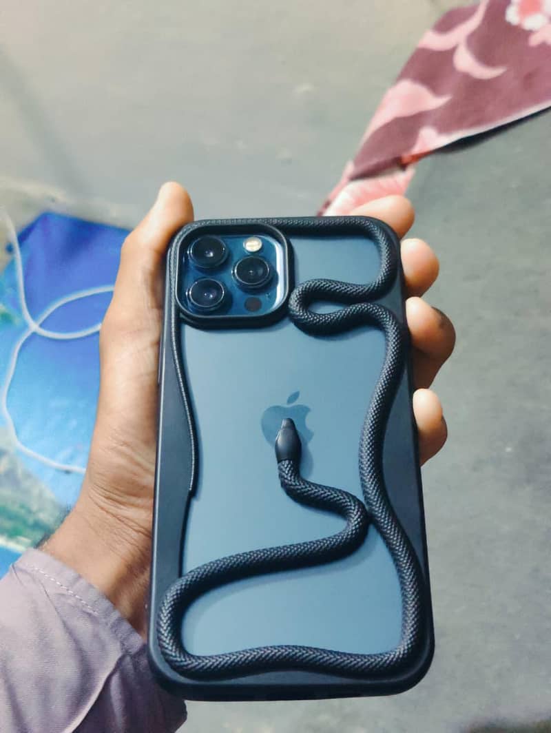 iPhone 12 pro max 4