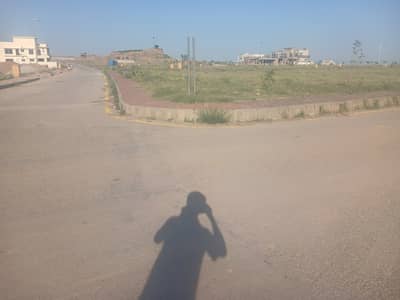 F3 10marla CORNER plot witb 7marla extra land for sale