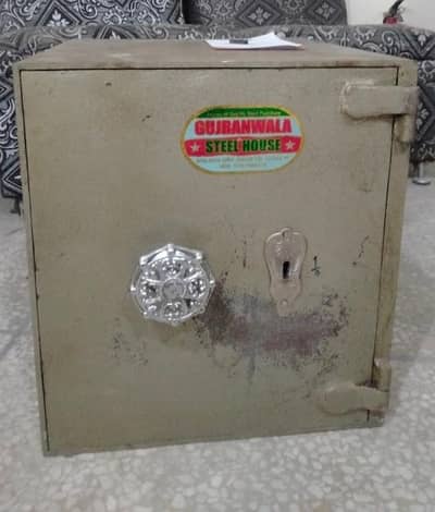 Heavy Duty Iron Safe / Tijori