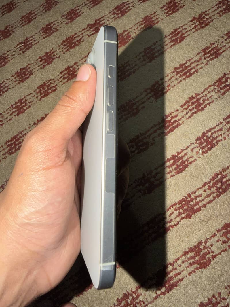 Iphone 16 pro 6