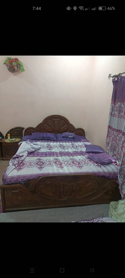 Room furniture in good condition double bed showcase singar mez