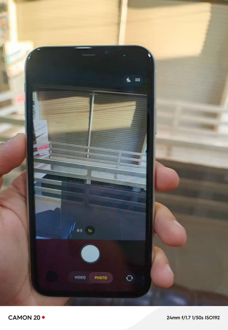 iPhone 11 4