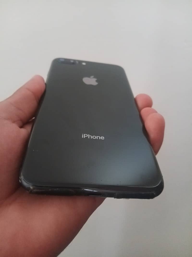 Apple iPhone 8 Plus 4