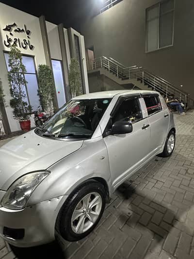 Suzuki swift dx 2011