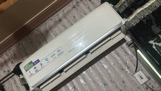 Eco star ac 2 years used is ma gas dalne walei ha bas