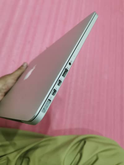 Apple MacBook Pro Retina 13-inch (Early 2015) – Excellent Condition