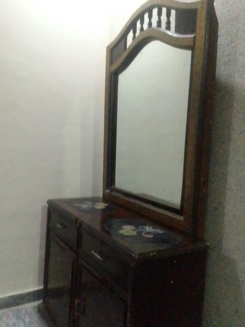 Dressing table 0