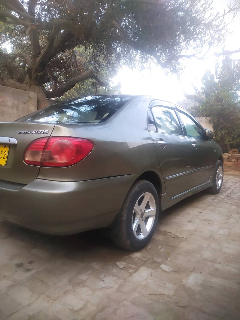 Toyota Corolla S. E Saloon (Automatic) 5