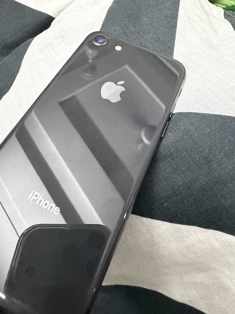 Apple iPhone 8 1