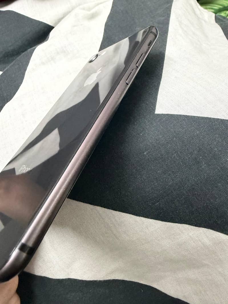 Apple iPhone 8 3