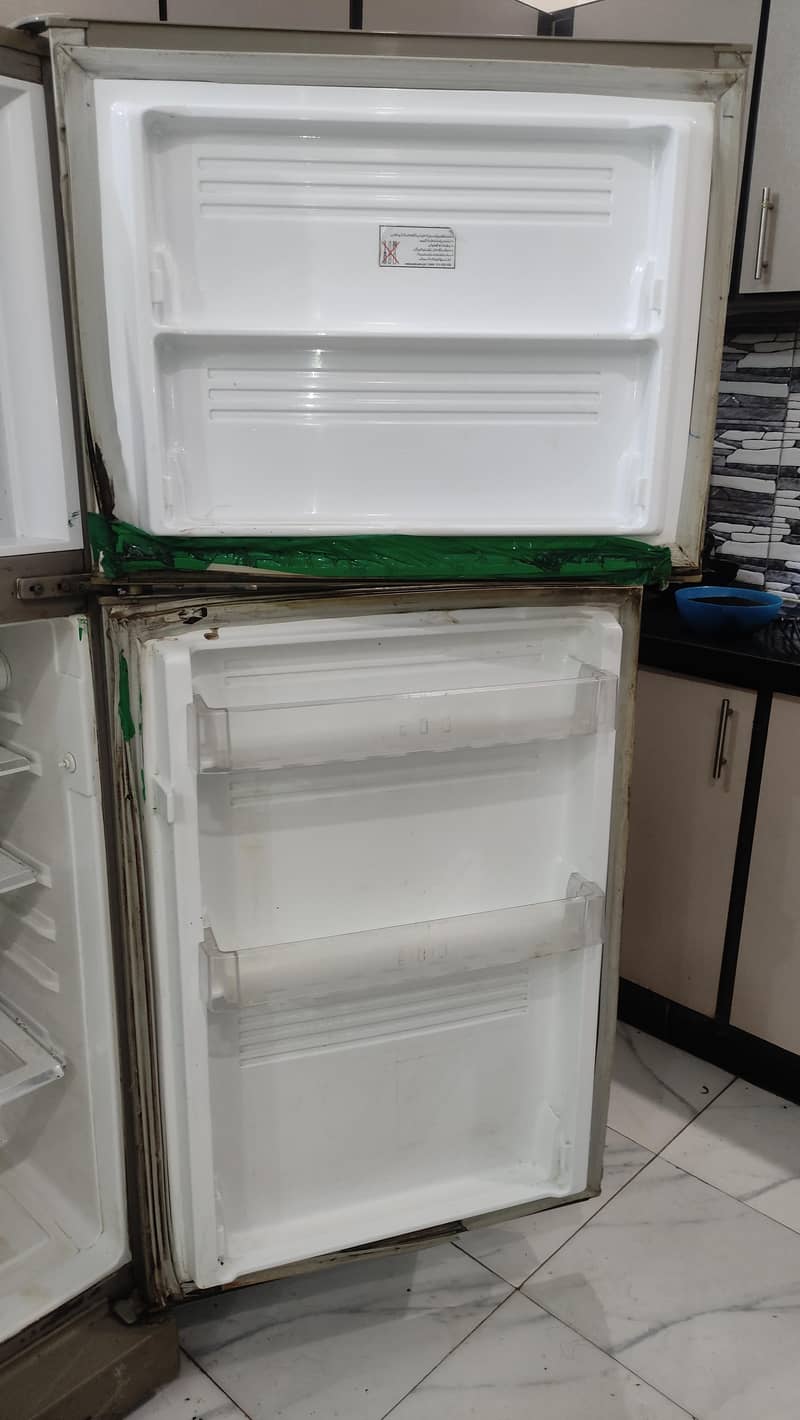 REFRIGERATOR 1