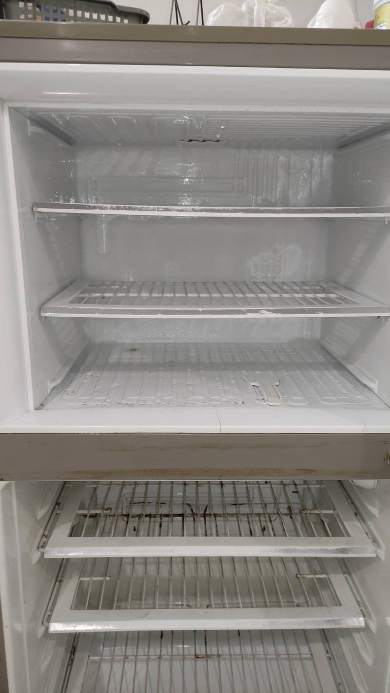 REFRIGERATOR 2