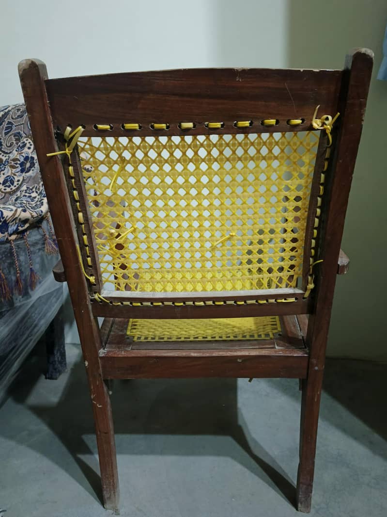 4 chairs 0