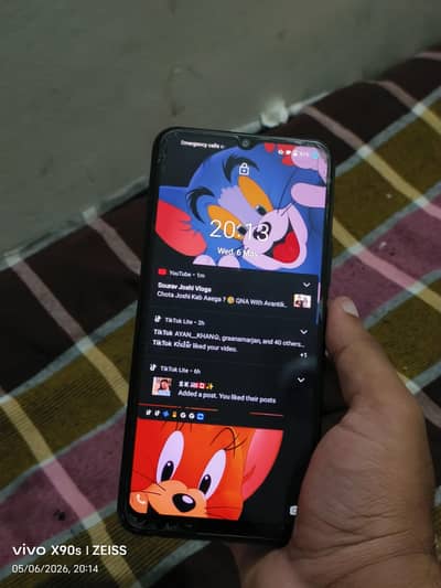 vivo V2043